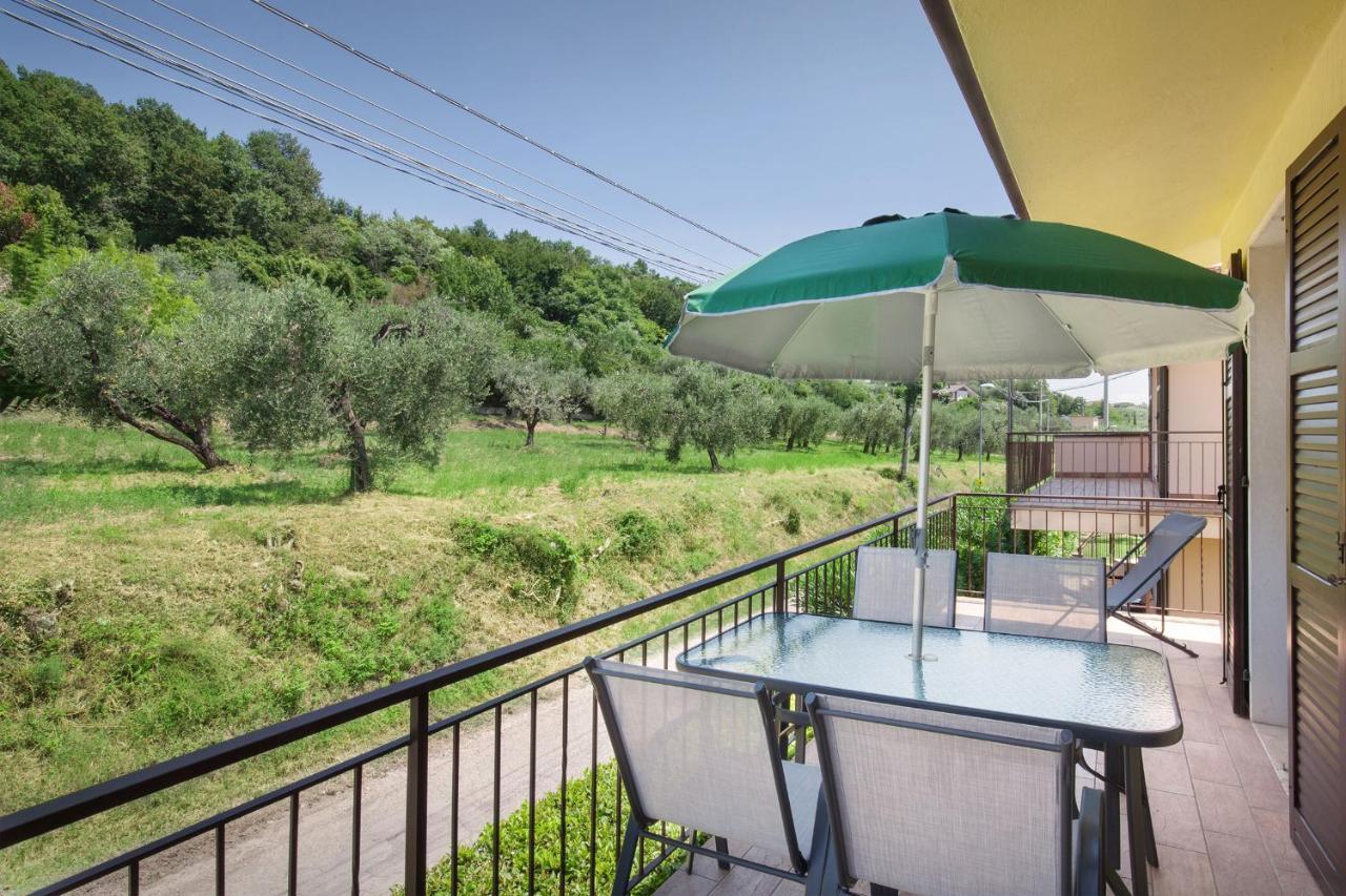 Apartment Prefontana With Pool Бардолино Екстериор снимка